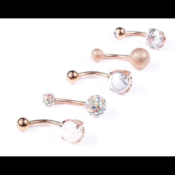 Belly button piercing - Picture 3 of 3